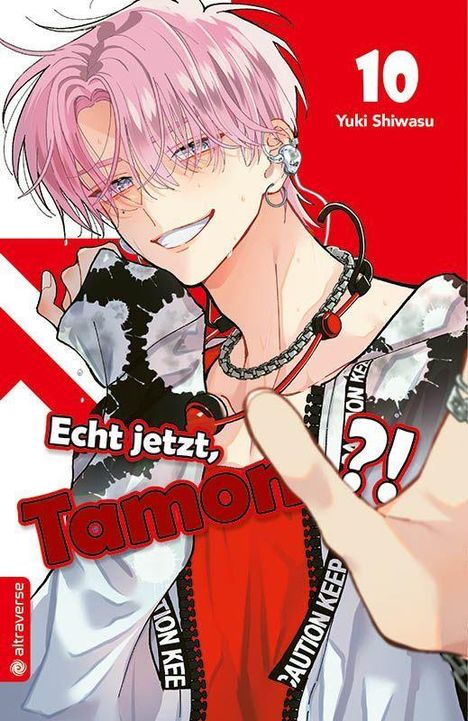 "10 Yuki Shiwasu" und "Echt jetzt, Tamon?!" Ein Charakter mit rosa Haaren und trendiger Kleidung blickt lächelnd.