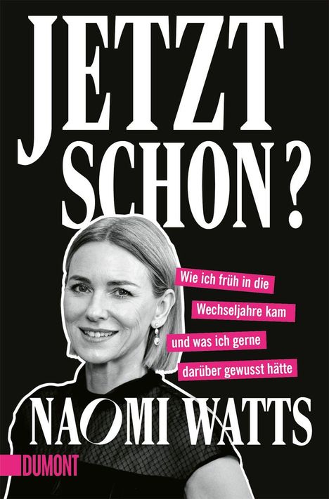 JETZT SCHON? Wie ich früh in die Wechseljahre kam [...] NAOMI WATTS. Schwarzweißes Porträt einer lächelnden Frau.