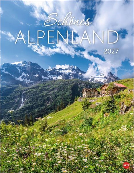 "Schönes ALPENLAND 2027". Malerische Berglandschaft mit grünen Wiesen, einem traditionellen Holzhaus und schneebedeckten Gipfeln.