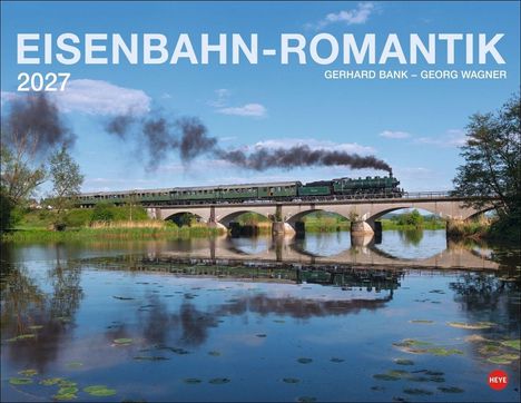 "EISENBAHN-ROMANTIK 2027" in Weiß, darunter eine Dampflok auf einer Brücke, spiegelnd im Wasser, umgeben von Natur.