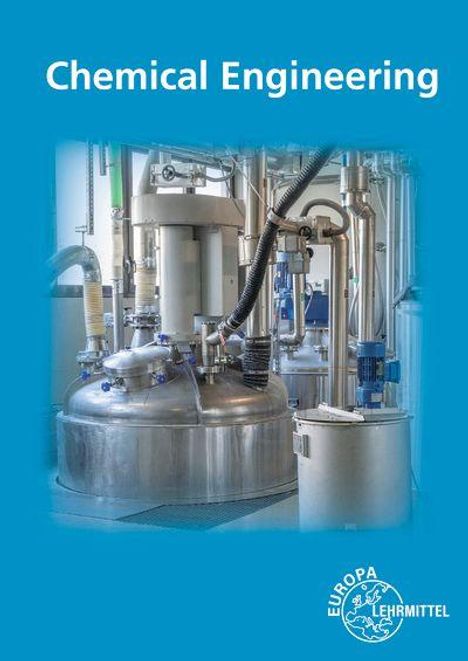 Text: "Chemical Engineering". Industrielle Ausrüstung mit Metalltanks und Rohren, blauem Hintergrund. Logo unten rechts.