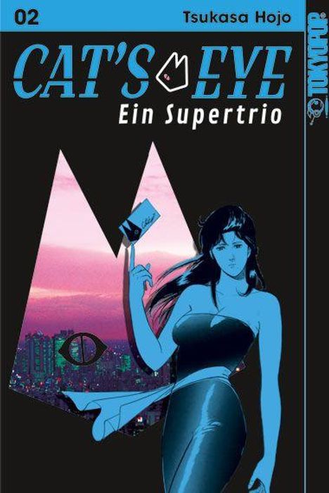 "Cat's Eye - Ein Supertrio" steht oben. Eine stilvolle Frau hält eine Maske, im Hintergrund eine Stadt bei Sonnenuntergang.