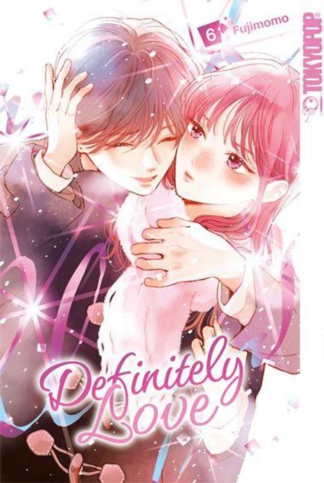 Text: "Definitely Love", "6", "Fujimomo", "TOKYOPOP". Illustration von einem sich umarmenden Paar mit verträumtem, romantischem Ausdruck.