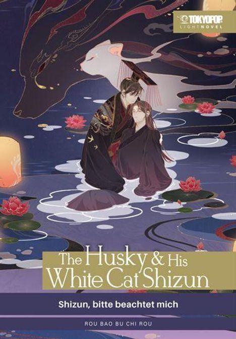 Titel: "The Husky & His White Cat Shizun". Untertitel: "Shizun, bitte beachtet mich". Illustration mit zwei Figuren auf Wasser.