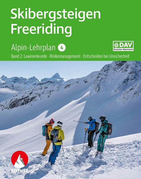 „Skibergsteigen Freeriding“ steht oben, darunter „Alpin-Lehrplan“. Vier Skifahrer stehen im verschneiten Gebirge.