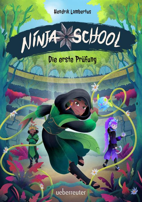 „Ninja School: Die erste Prüfung“. Bunte Illustration mit Ninjas in einer Waldkulisse. Verleger: Ueberreuter.