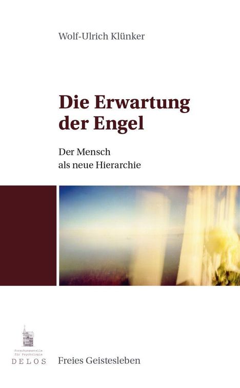 Text: "Die Erwartung der Engel. Der Mensch als neue Hierarchie." Weiche Farben, verschwommene Gestalt rechts.