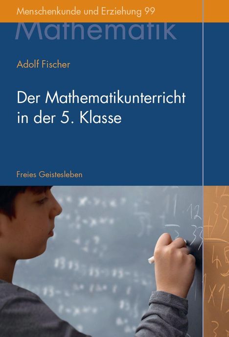 Titel: Der Mathematikunterricht in der 5. Klasse. Ein Kind schreibt an eine Tafel.