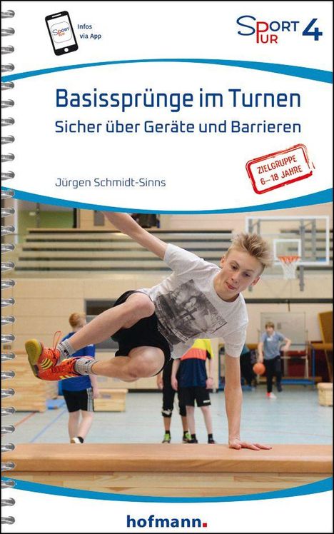 "Basissprünge im Turnen. Sicher über Geräte und Barrieren. Zielgruppe 6–18 Jahre. Junge springt über Hindernis in Turnhalle."