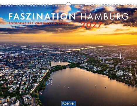 Faszination Hamburg 2027. Fotografiert von Martin Elsen. Luftaufnahme einer Stadt bei Sonnenuntergang, mit Wasserflächen und Gebäuden.