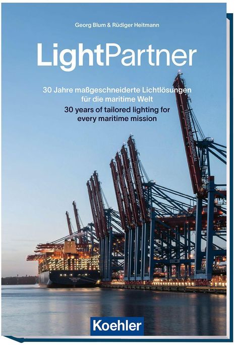 Text: "LightPartner - 30 Jahre maßgeschneiderte Lichtlösungen." Bild: Hafenkräne und ein beleuchtetes Frachtschiff.