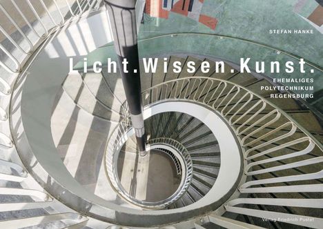 "Licht.Wissen.Kunst. Ehemaliges Polytechnikum Regensburg, Stefan Hanke." Eine spiralförmige Treppe von oben.