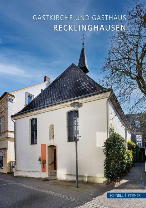 GASTKIRCHE UND GASTHAUS RECKLINGHAUSEN. Alte Kirche mit Spitzdach, schmalen Fenstern und Laterne davor.