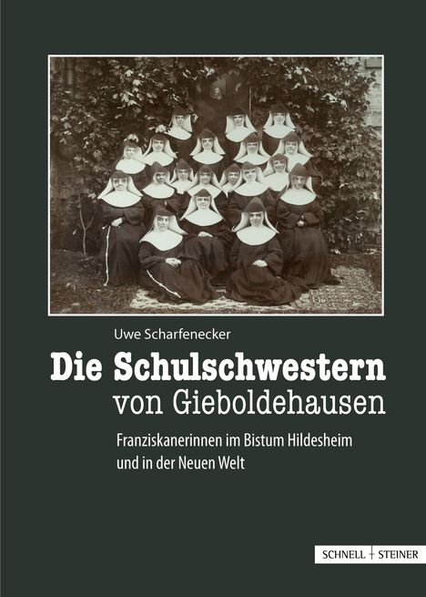 Uwe Scharfenecker, Die Schulschwestern von Gieboldehausen. Franziskanerinnen im Bistum Hildesheim und in der Neuen Welt. Ein altes Foto zeigt eine Gruppe von Nonnen.