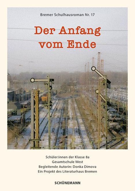 „Der Anfang vom Ende“, Bremer Schulhausroman Nr. 17. Sicht auf ein weitläufiges Bahngelände im Winter mit Signalen.