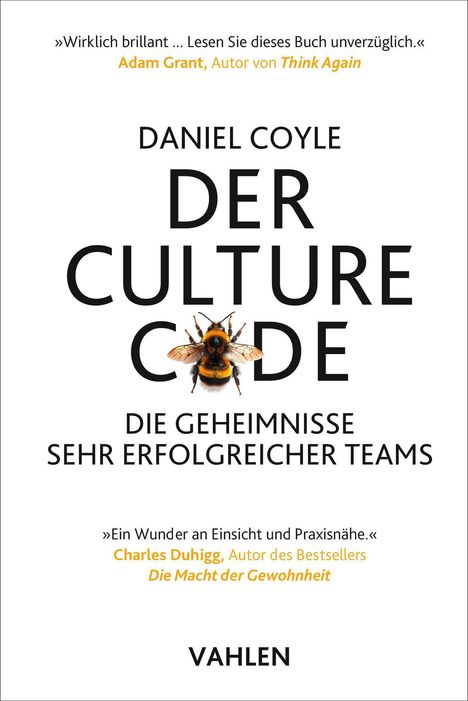 "Der Culture Code" von Daniel Coyle. Eine Hummel im Wort "Code". Motivierendes Zitat oben und unten. Verlag: Vahlen.