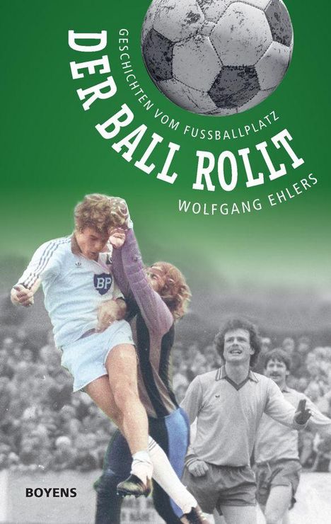 "DER BALL ROLLT", "GESCHICHTEN VOM FUSSBALLPLATZ", "WOLFGANG EHLERS". Ein Fußballspiel mit Spielern im Zweikampf.