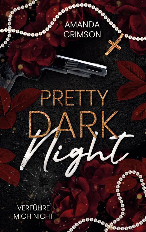 „Amanda Crimson: Pretty Dark Night. Verführe Mich Nicht.“ Eine Pistole, rote Rosen und Perlenkette mit Kreuz.
