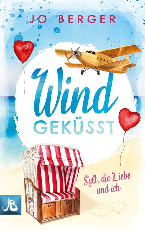 Ein rotes Herz und ein kleines Flugzeug schweben über einem Strandkorb mit roter Streifung. Text: "Windgeküsst".