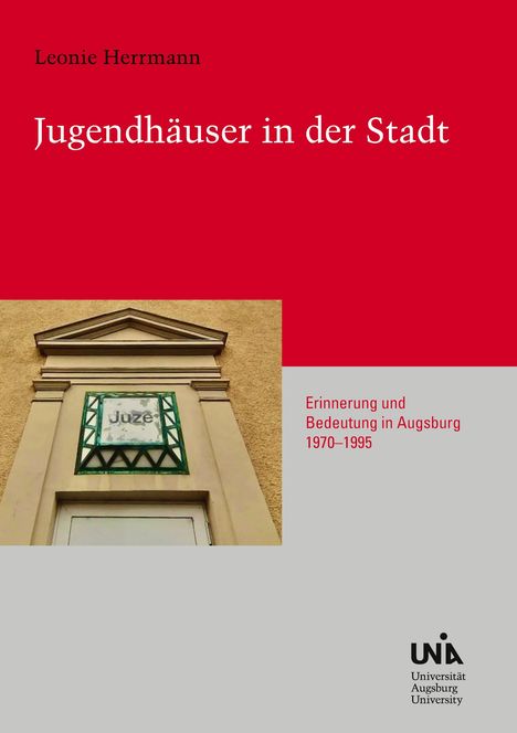 "Jugendhäuser in der Stadt", "Erinnerung und Bedeutung in Augsburg 1970–1995", roter Hintergrund, Foto von einem Gebäude mit dem Schild "Juze".