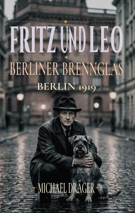 "FRITZ UND LEO BERLINER BRENNGLAS BERLIN 1919 MICHAEL DRÄGER".  
Ein Mann mit Hut kniet auf nasser Straße neben einem Hund.