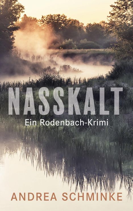 "NASSKALT Ein Rodenbach-Krimi ANDREA SCHMINKE" steht über nebligem Flussufer bei Sonnenaufgangtum.