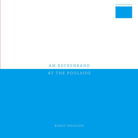 "AM BECKENRAND" und "AT THE POOLSIDE" in blauem Text, darunter "BIRGIT WEIGLEIN", geteilt durch weißen und blauen Bereich.