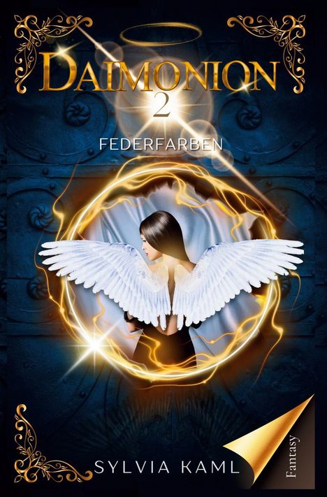 „Daimonion 2: Federfarben“ von Sylvia Kaml. Eine Frau mit Flügeln in einem leuchtenden Kreis. Ornamente zieren die Ecken.