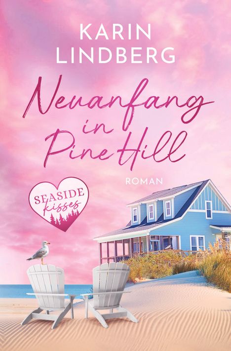 Text: "Karin Lindberg - Neuanfang in Pine Hill - Seaside Kisses - Roman."  
Zwei Strandstühle vor einem blauen Haus am Meer.