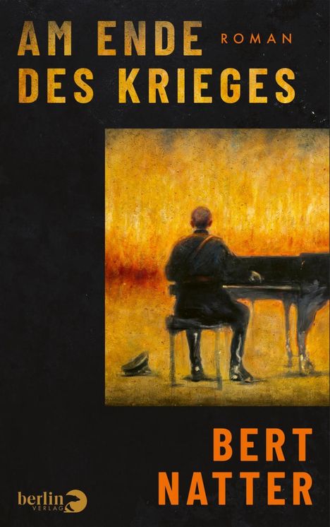 "Am Ende des Krieges", "Roman", "Bert Natter". Illustration: Mensch am Klavier vor feurigem Hintergrund.