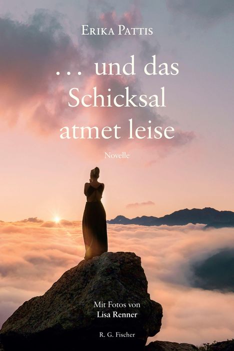 „Erika Pattis: ... und das Schicksal atmet leise. Novelle.“ Eine Frau auf einem Felsen, umgeben von Wolken im Sonnenuntergang.