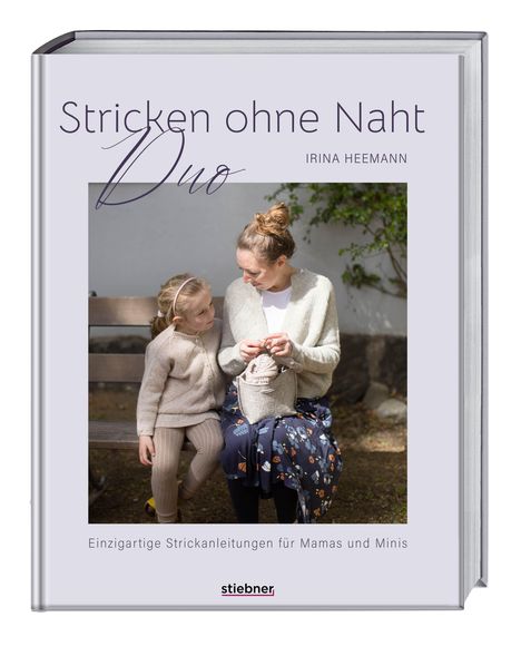 "Stricken ohne Naht Duo" von Irina Heemann. Frau und Kind in gestrickter Kleidung; einzigartig für Mamas und Minis.