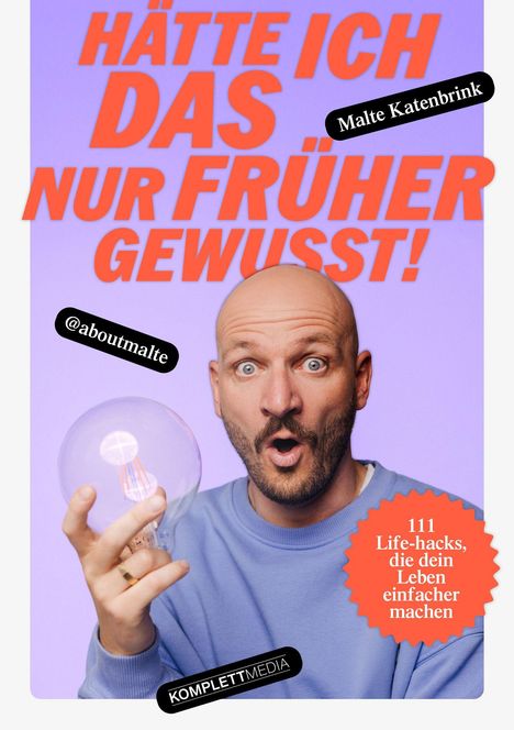 "Hätte ich das nur früher gewusst!" Malte Katenbrink, 111 Life-hacks. Mann hält Glühbirne, überrascht dreinblickend.