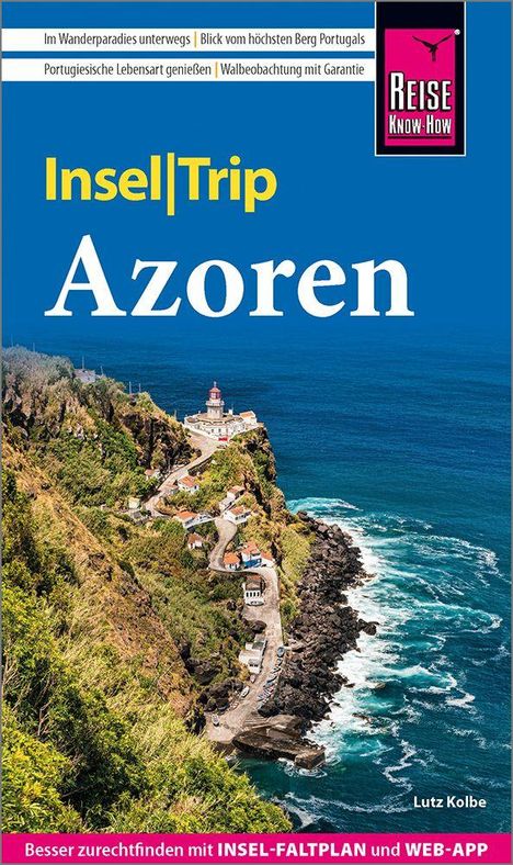 "Insel|Trip Azoren" steht groß in der Mitte. Küstenlinie mit Leuchtturm, blauer Himmel und Meer im Hintergrund.