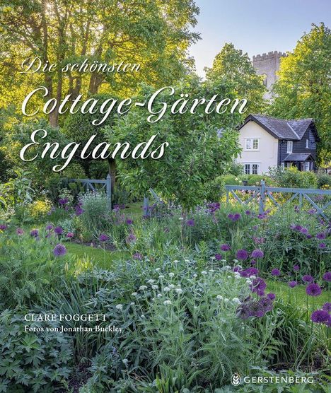 Titel: "Die schönsten Cottage-Gärten Englands". Ein idyllischer Garten mit blühenden Blumen, Bäumen und einem Cottage im Hintergrund.