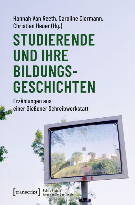 „Studierende und ihre Bildungsgeschichten“ steht in grüner Schrift auf hellem Hintergrund, darunter ein verzerrter Spiegel.