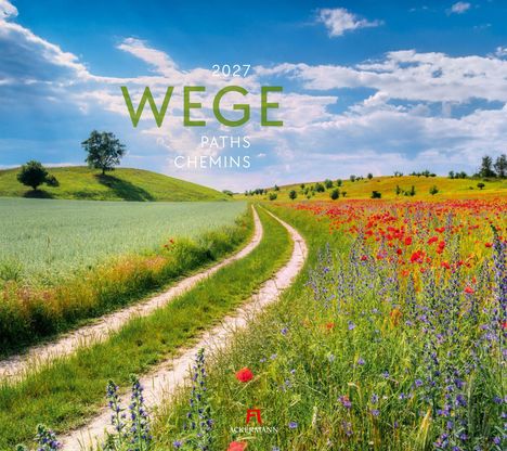 2027 WEGE PATHS CHEMINS. Ein Feldweg zwischen grünen Feldern und farbenfrohen Blumen, unter einem blauen Himmel.