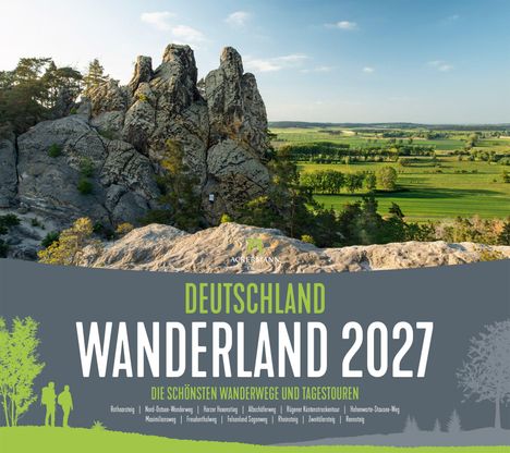 Deutschland Wanderland 2027. Die schönsten Wanderwege. Bild: Felsen, Bäume, Panorama einer grünen Landschaft.