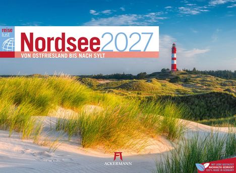 "Nordsee 2027: Von Ostfriesland bis nach Sylt." Ein Leuchtturm in Dünenlandschaft unter blauem Himmel.
