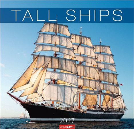 "TALL SHIPS" oben; "2027" unten. Ein großes Segelschiff mit vollen Segeln auf offenem Meer.