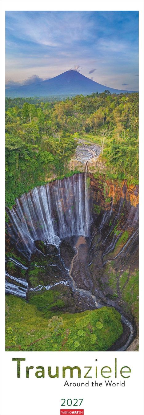 „Traumziele Around the World 2027“. Wasserfall, grüner Wald, im Hintergrund ein Vulkan.