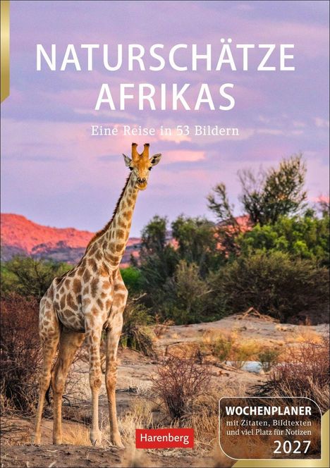 "Naturschätze Afrikas. Eine Reise in 53 Bildern." Unter einem pinken Himmel steht eine Giraffe in afrikanischer Landschaft.