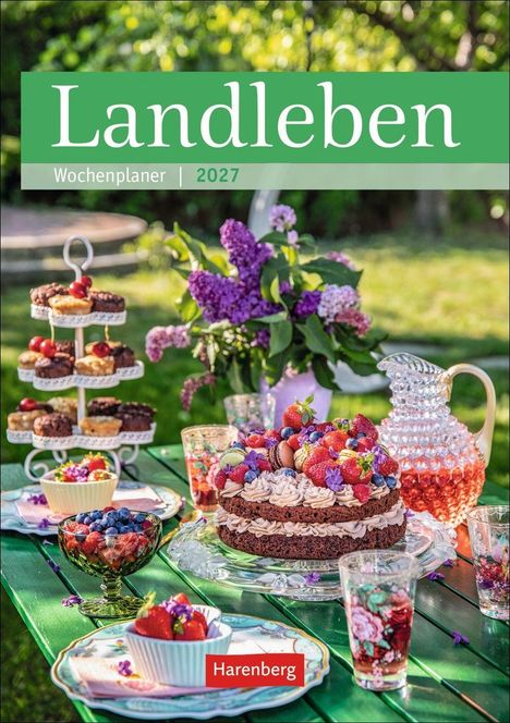 "Landleben Wochenplaner 2027". Ein gedeckter Tisch im Freien mit Kuchen, Gebäck und Blumen.