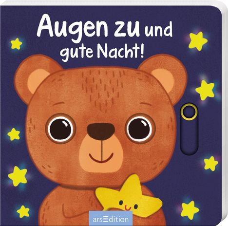 "Augen zu und gute Nacht!" Illustration: Ein lächelnder Bär hält einen gelben Stern, umgeben von weiteren Sternen.