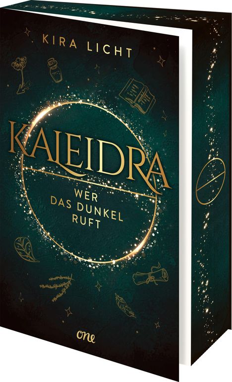 „Kira Licht - Kaleidra: Wer das Dunkel ruft“ in goldener Schrift auf dunkelgrünem Hintergrund mit magischen Symbolen.