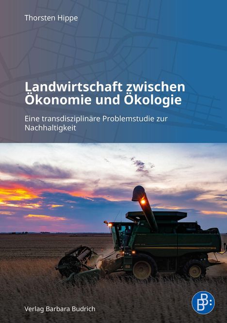 Titel: "Landwirtschaft zwischen Ökonomie und Ökologie." Bild: Traktor bei Sonnenuntergang auf einem Feld.