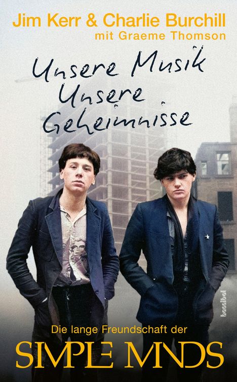 Buchcover mit Text: "Jim Kerr & Charlie Burchill", "Unsere Musik Unsere Geheimnisse", "Die lange Freundschaft der SIMPLE MINDS".