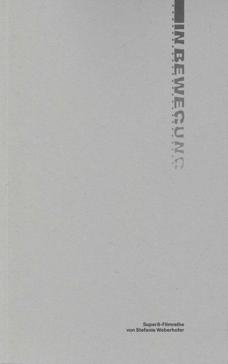 „IN BEWEGUNG“ vertikal, grauer Hintergrund; „Super8-Filmreihe von Stefanie Weberhofer“ unten rechts.