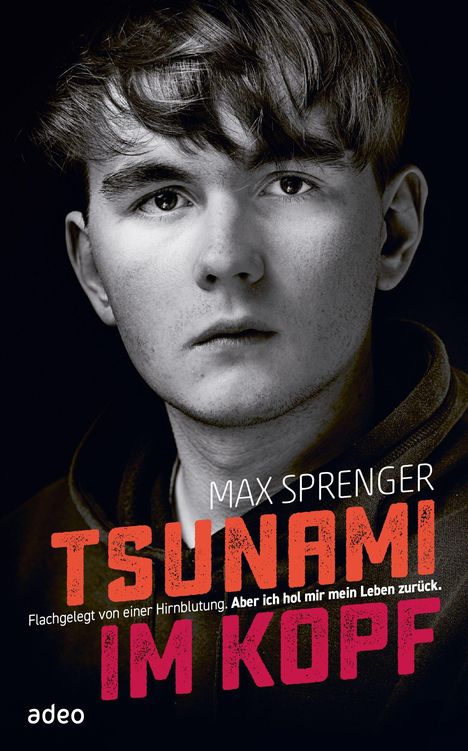 Text: "Max Sprenger: Tsunami im Kopf. Flachgelegt von einer Hirnblutung. Aber ich hol mir mein Leben zurück." Schwarz-Weiß Porträt.