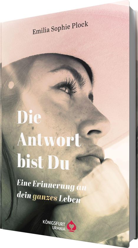 „Die Antwort bist Du. Eine Erinnerung an dein ganzes Leben.“ Goldene Schrift, Frau im Profil, nachdenklich.